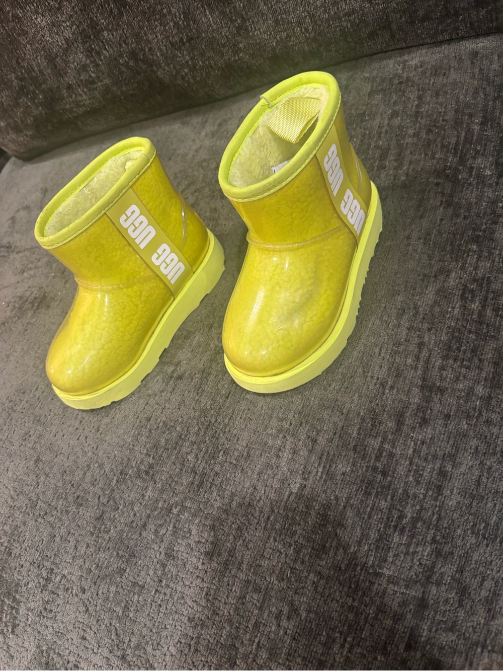 UGG Kids Classic Clear Mini II Boots Sherpa Lined Sulfur Green Size 10
